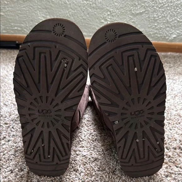 Cozy Brown Buttoned Women's Boots - Picture 3 of 8